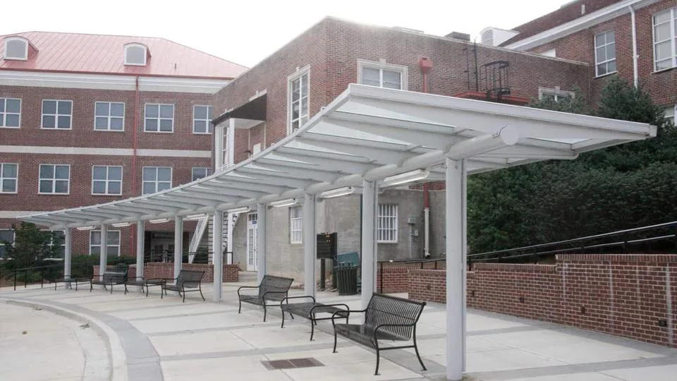Duo-Gard’s Curved Canopies Serve Bus Passengers at Ole Miss